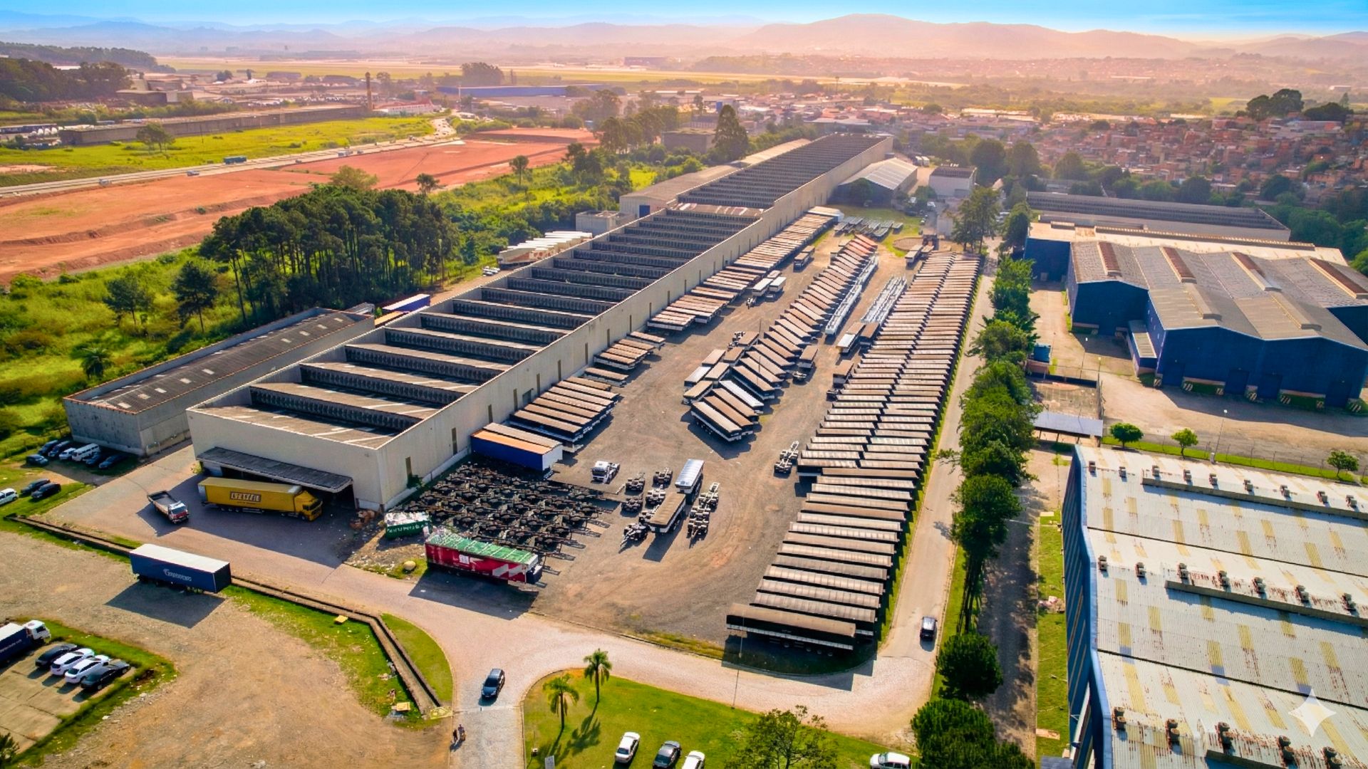 Armazém Logístico Infinit - Estrutura de Alta Performance para Rodotrens